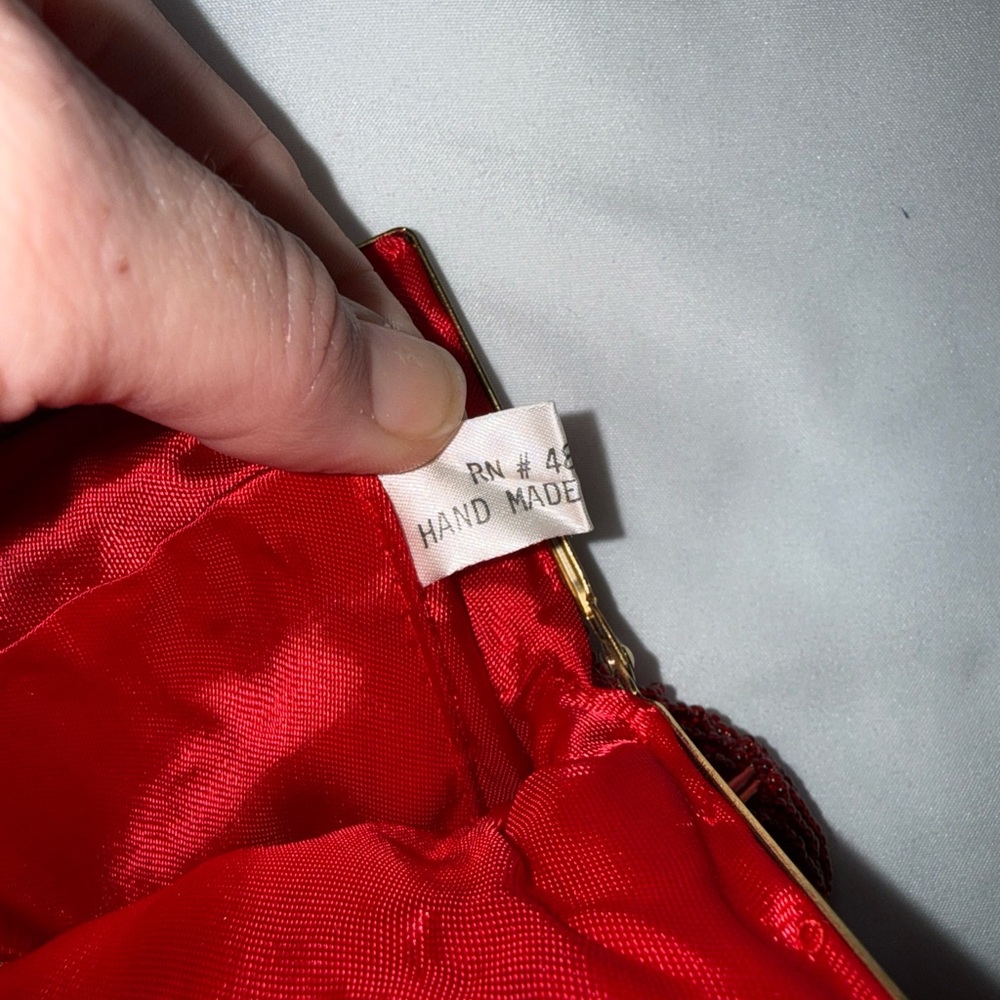 Chic Red Shell Clutch - Picture 5 of 7